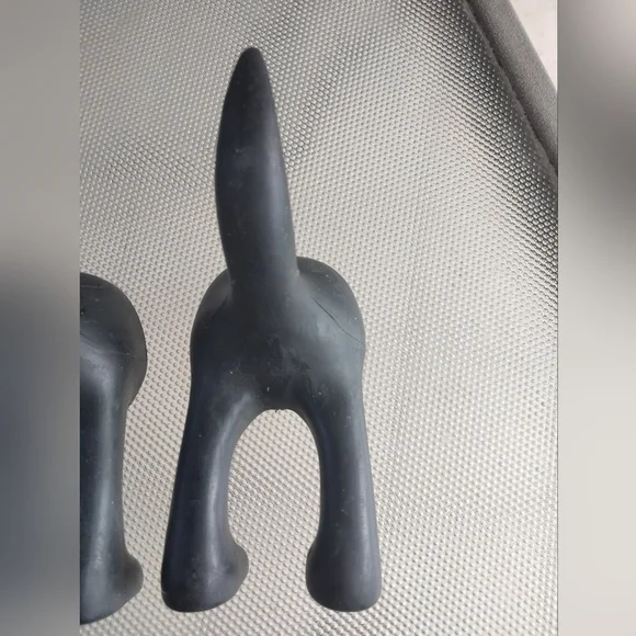 Three dog tail hooks - Picture 3 of 6